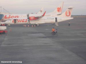 Petugas Kebersihan Juanda Airport :) | Doc: Fazword